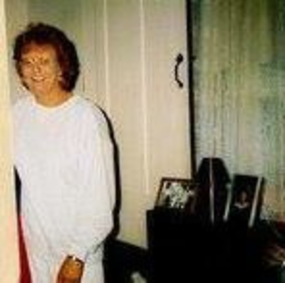 Meet your Posher, Kaye - Picture 1 of 1